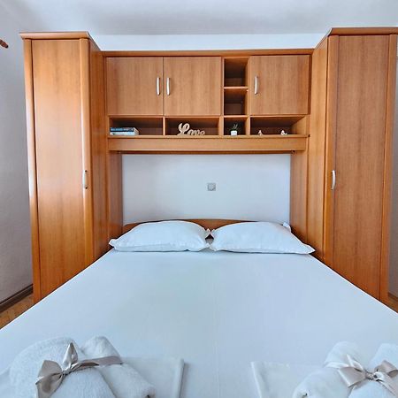 Apartments Brkulj Макарска Екстериор снимка