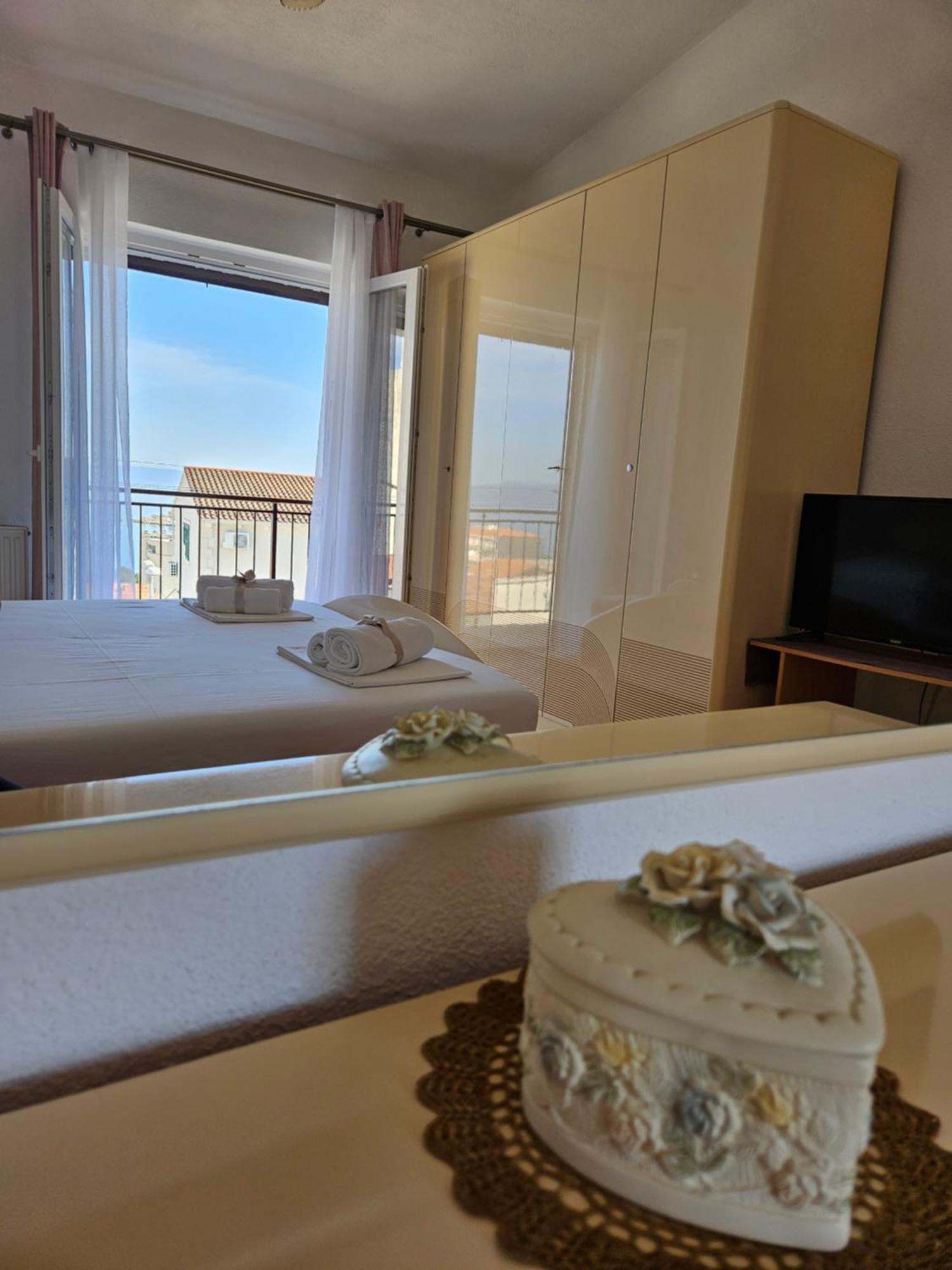 Apartments Brkulj Макарска Екстериор снимка