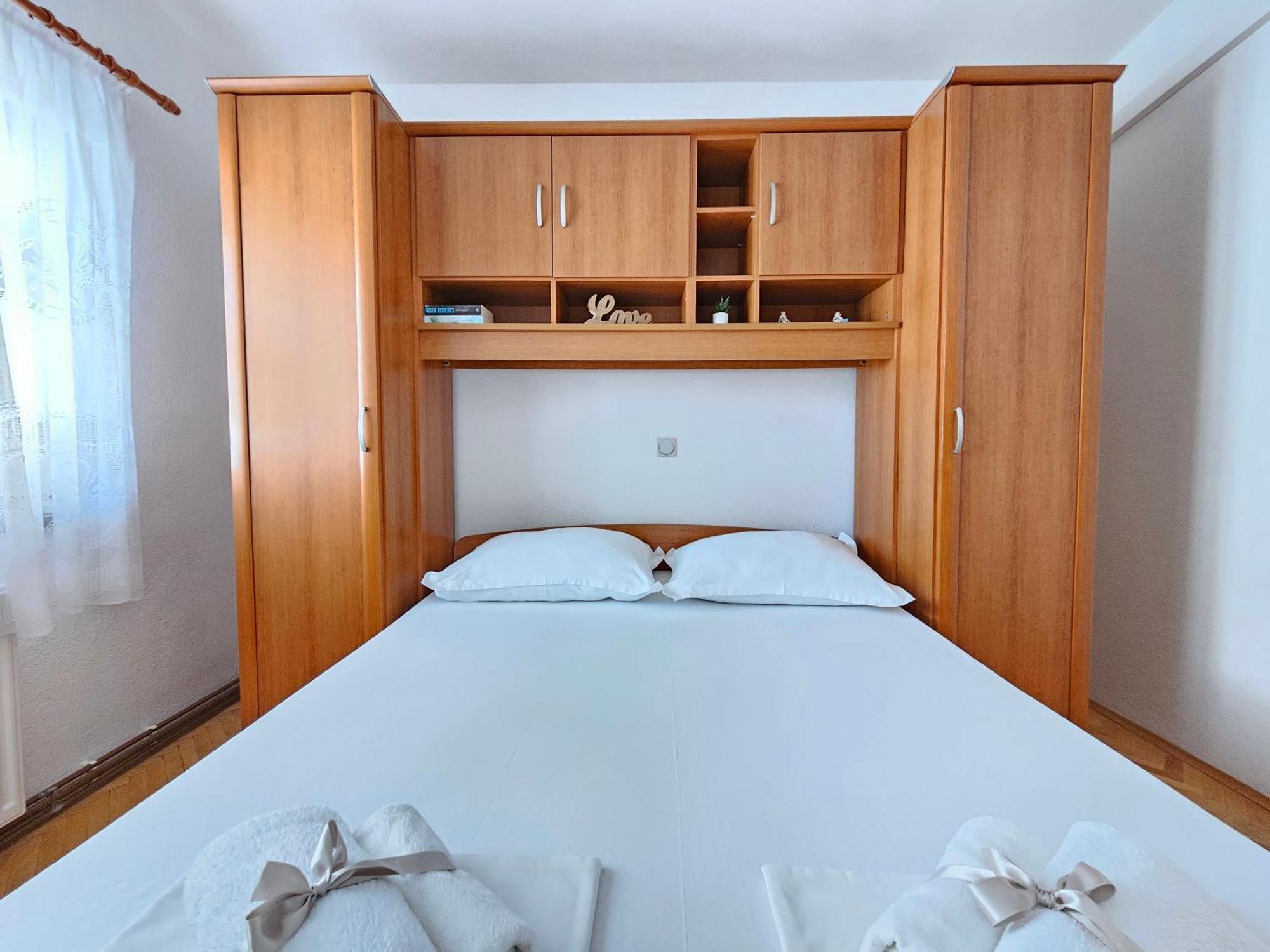 Apartments Brkulj Макарска Екстериор снимка