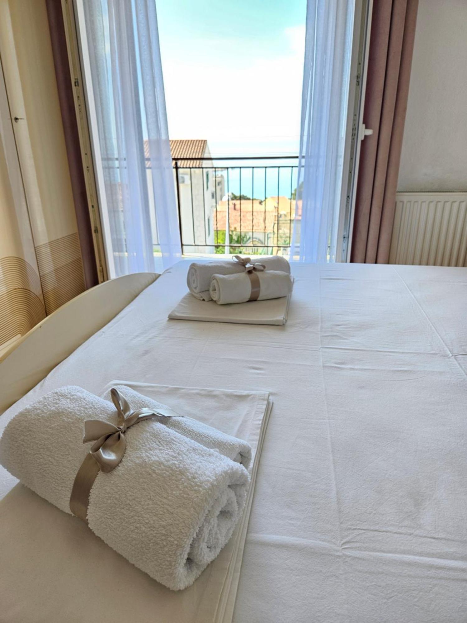 Apartments Brkulj Макарска Екстериор снимка